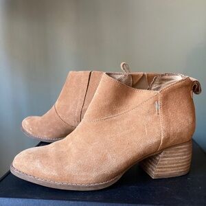 Toms | Women's Leilani Chestnut Suede Low Heeled Pull On Ankle Bootie